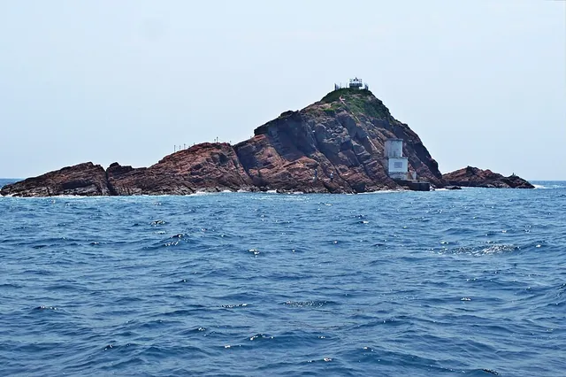 Shek Ngau Chau, west coast