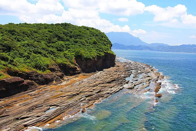 Tung Ping Chau layered coast