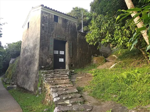 Sheung Yiu village gatehouse (folk museum), where the trail starts